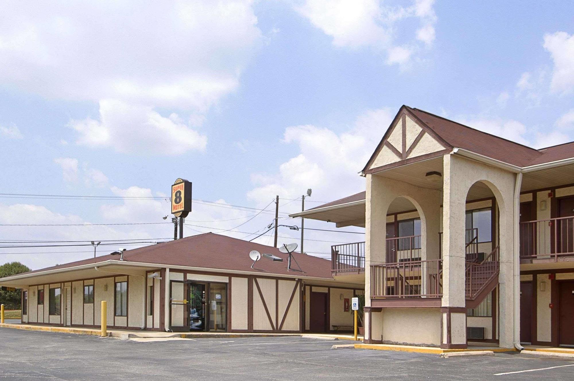 Super 8 By Wyndham Burlington Nc Motel Exterior photo